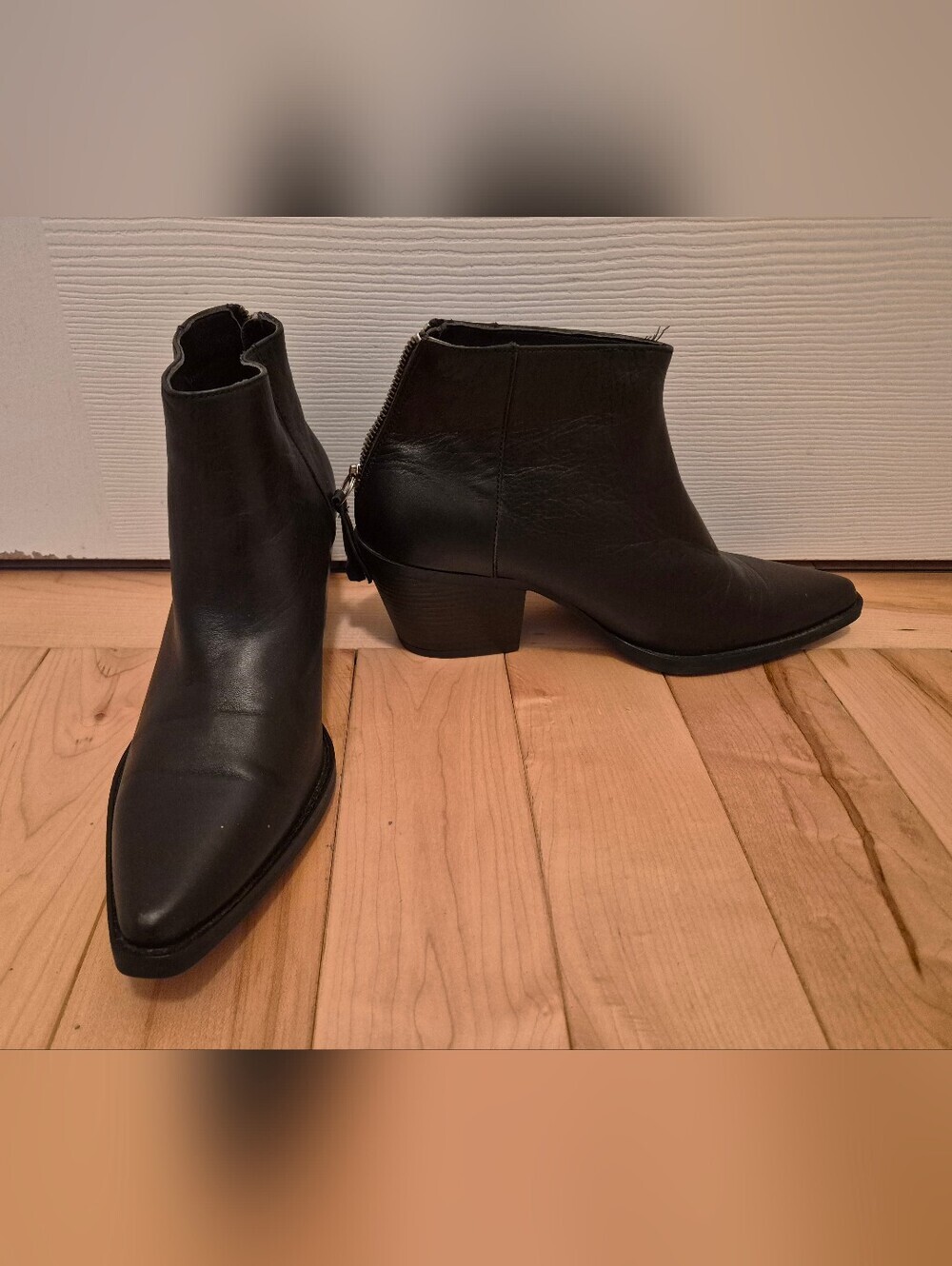 Oker Women's Size 10 Black Leather Pointed-Toe Ankle Boots